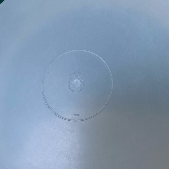 𝅺vintage TUPPERWARE 9” Pie Keeper With Cover Opaque Round  719-1 / 720-1 U.S.A. - Picture 5 of 10